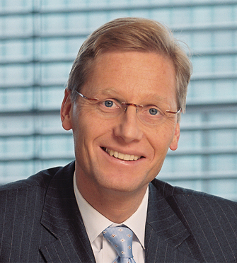 Karl Gernandt (46) trat den Vorstandsvorsitz der Holcim (Deutschland) AG, ...